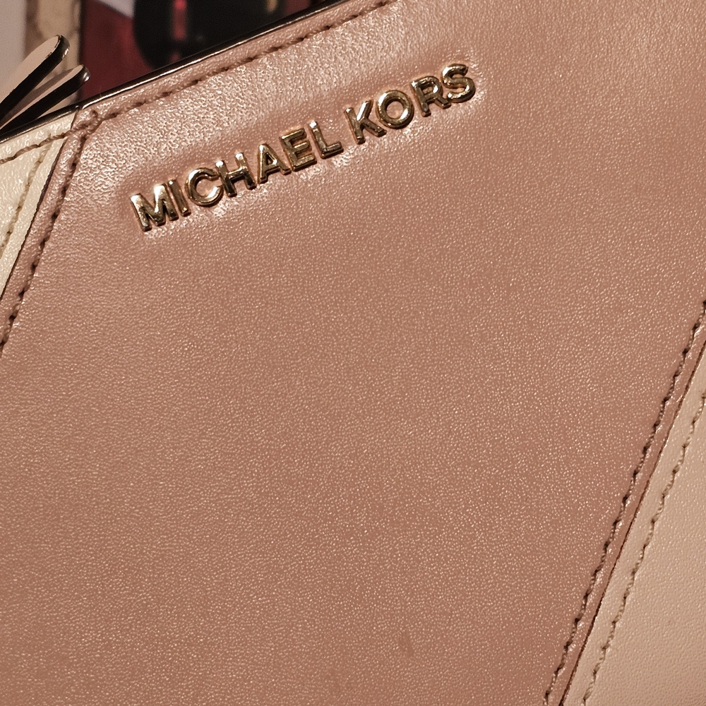 Michael Kors Adele Pink & Cream Leather Passport Holder/wallet - Picture 12 of 13